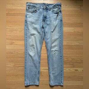 Levi's Men's Classic Light Wash Blue Straight Jeans 541 33x32